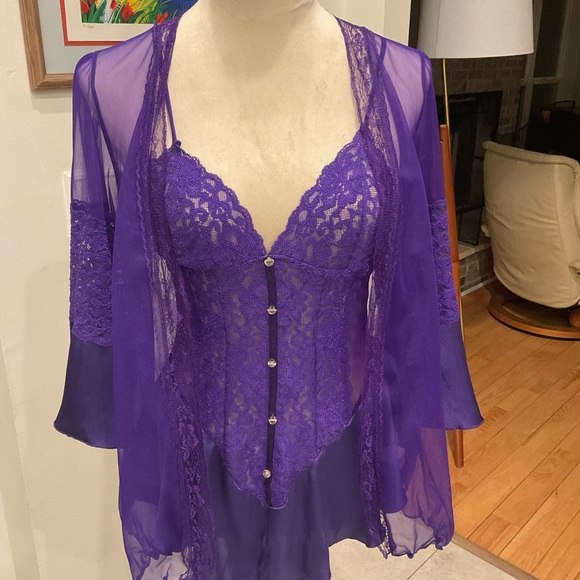 Intimo Purple Lace Robe Set - Picture 13 of 15